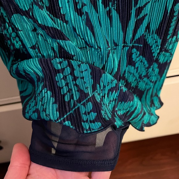 BANANA REPUBLIC TROPICAL PATTERN BLOUSE - Picture 4 of 6